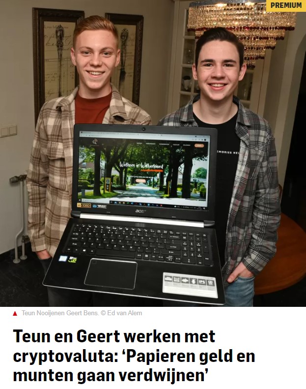 Foto van Teun Nooijen en Geert Bens in een artikel van de Gelderlander over het kopen van een website met cryptovaluta